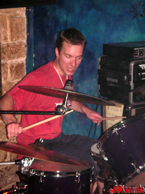 gal/ABSINTHEBOLIK/2006-06-04_-_Le_Klub/45.jpg