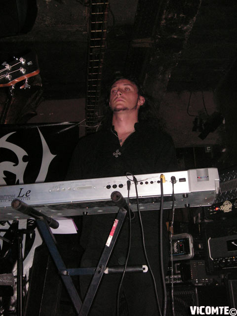 gal/ARTEFACT/2006-09-23_-_La_Locomotive/06.jpg