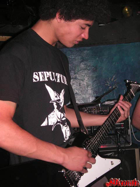 gal/CORROSIVE_ELEMENTS/2006-06-04_-_Le_Klub/12.jpg