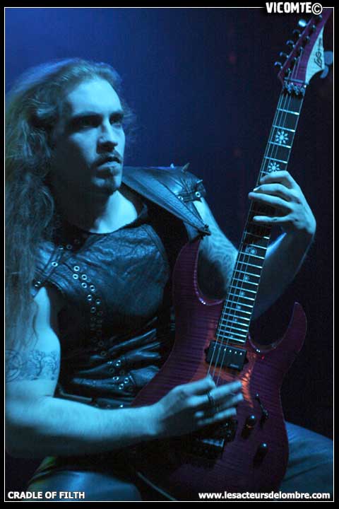 gal/CRADLE_OF_FILTH/2008-12-02_-_Bataclan/16.jpg