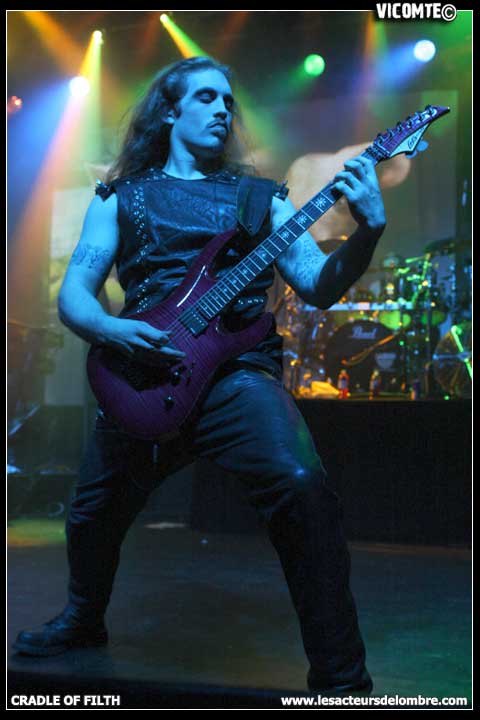 gal/CRADLE_OF_FILTH/2008-12-02_-_Bataclan/25.jpg