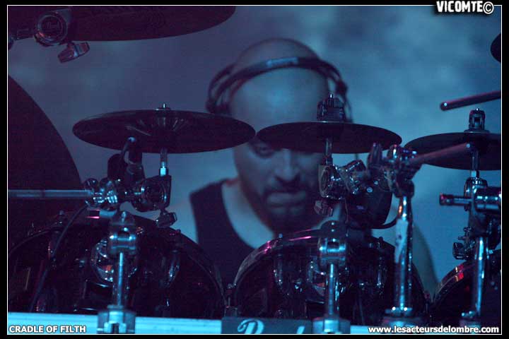 gal/CRADLE_OF_FILTH/2008-12-02_-_Bataclan/26.jpg