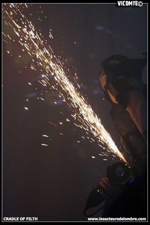 gal/CRADLE_OF_FILTH/2008-12-02_-_Bataclan/28.jpg