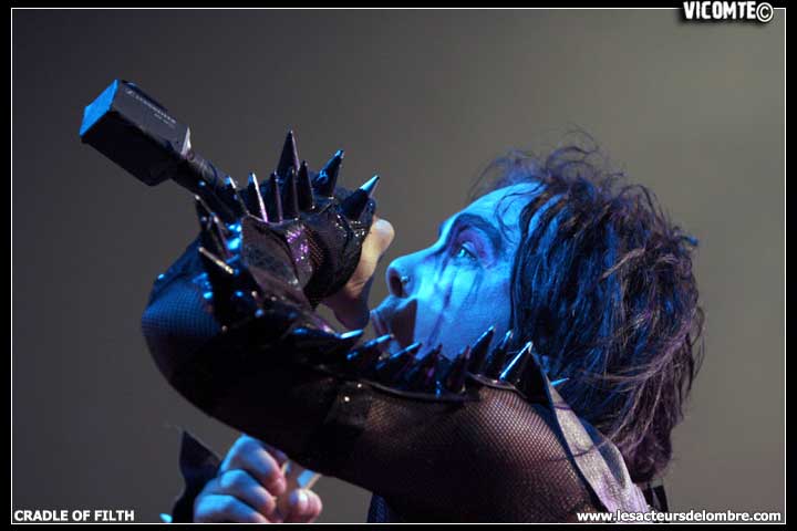 gal/CRADLE_OF_FILTH/2008-12-02_-_Bataclan/39.jpg