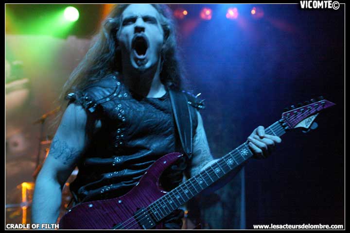 gal/CRADLE_OF_FILTH/2008-12-02_-_Bataclan/44.jpg