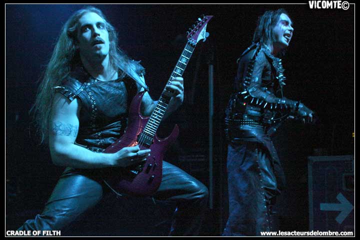 gal/CRADLE_OF_FILTH/2008-12-02_-_Bataclan/45.jpg