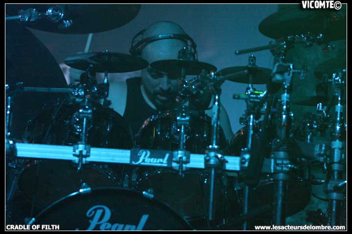 gal/CRADLE_OF_FILTH/2008-12-02_-_Bataclan/50.jpg