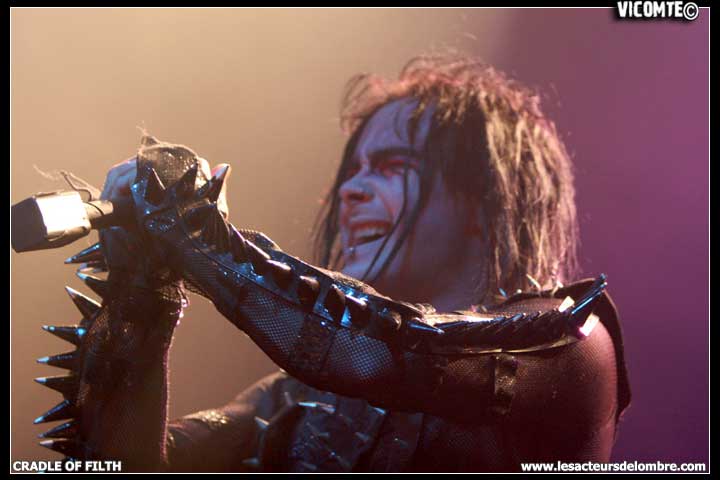 gal/CRADLE_OF_FILTH/2008-12-02_-_Bataclan/56.jpg