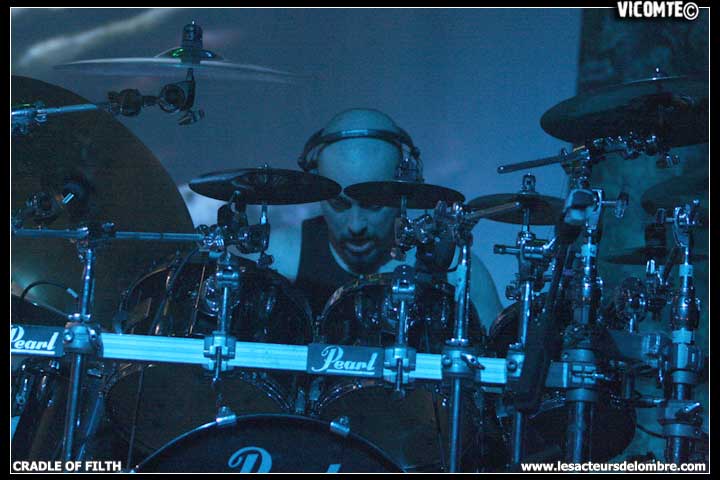 gal/CRADLE_OF_FILTH/2008-12-02_-_Bataclan/59.jpg