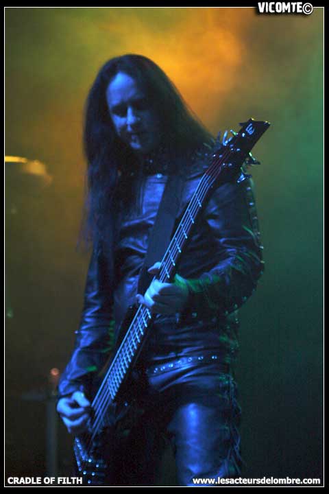gal/CRADLE_OF_FILTH/2008-12-02_-_Bataclan/65.jpg