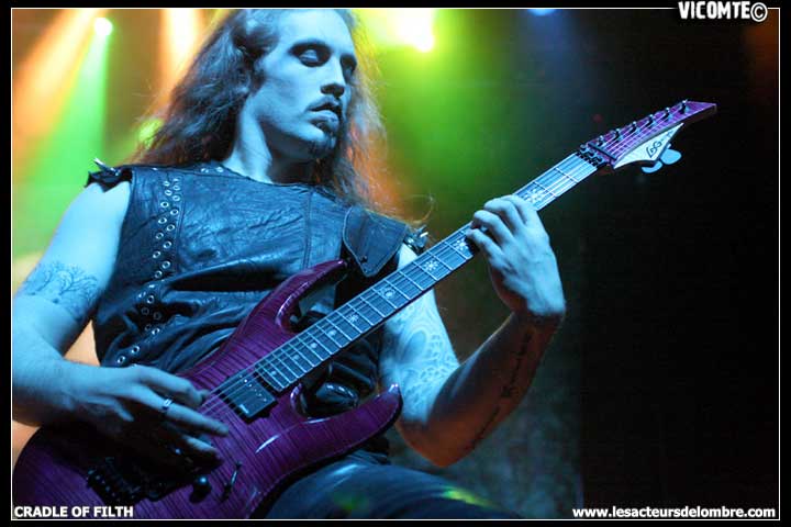 gal/CRADLE_OF_FILTH/2008-12-02_-_Bataclan/66.jpg