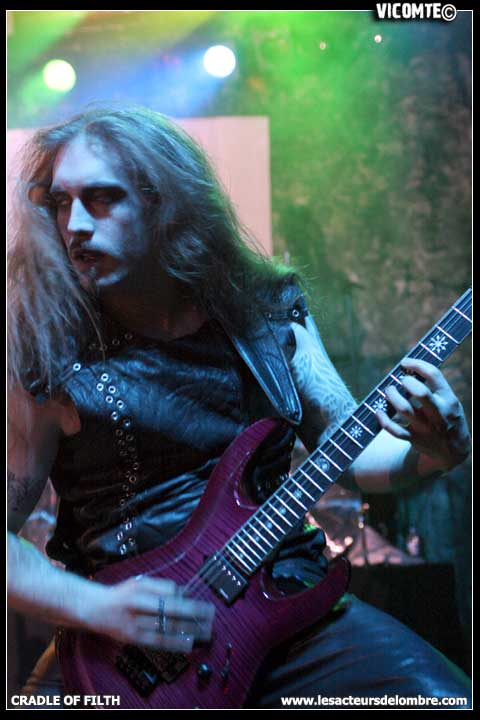 gal/CRADLE_OF_FILTH/2008-12-02_-_Bataclan/76.jpg