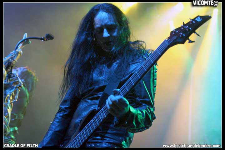 gal/CRADLE_OF_FILTH/2008-12-02_-_Bataclan/79.jpg