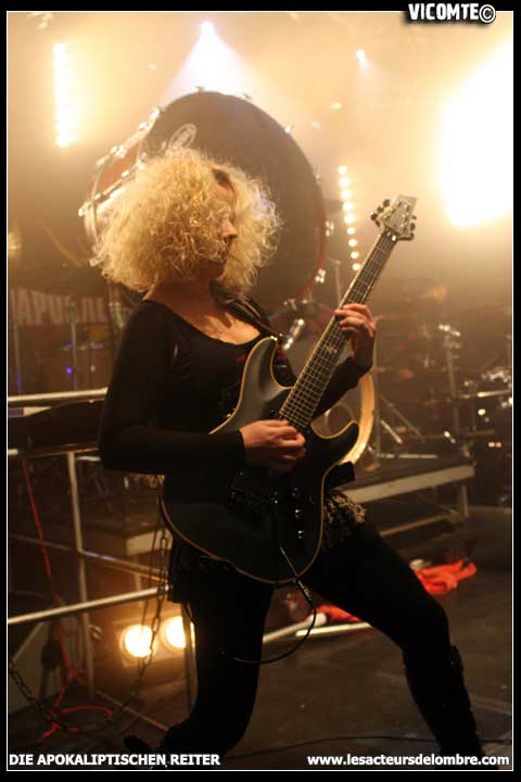 gal/DIE_APOKALYPTISCHEN_REITER/2008-12-07_-_Forum/49.jpg