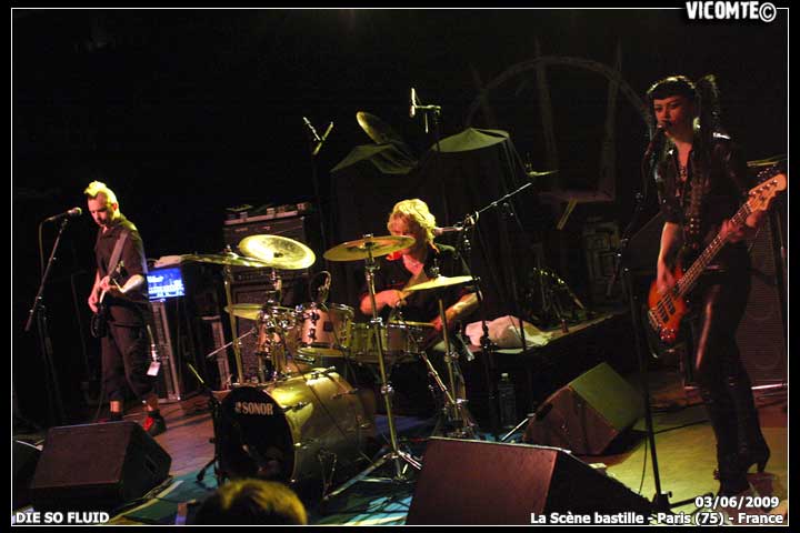 gal/DIE_SO_FLUID/2009-06-03_-_Scene_bastille/03.jpg