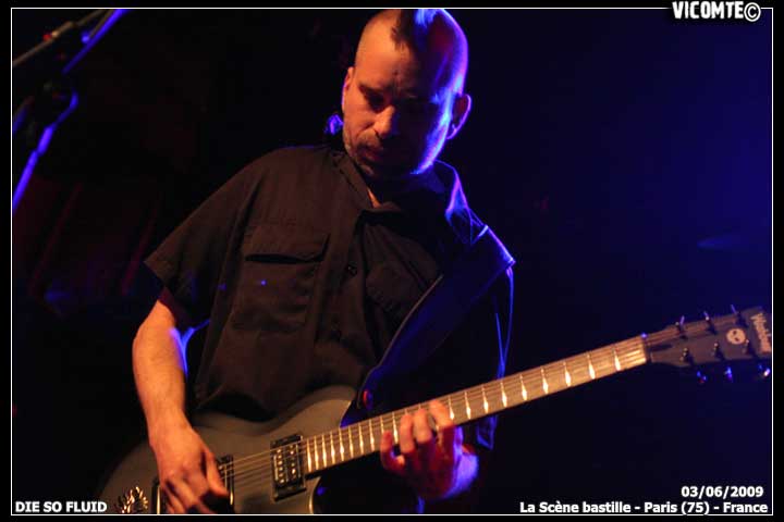 gal/DIE_SO_FLUID/2009-06-03_-_Scene_bastille/04.jpg
