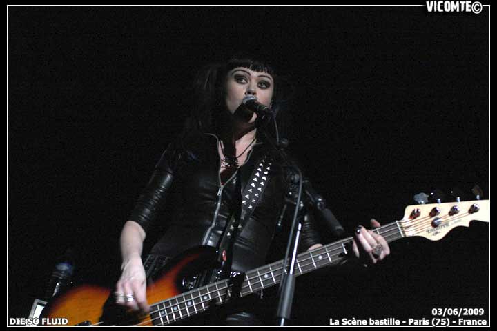 gal/DIE_SO_FLUID/2009-06-03_-_Scene_bastille/05.jpg