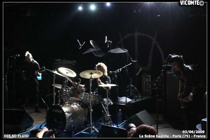 gal/DIE_SO_FLUID/2009-06-03_-_Scene_bastille/41.jpg