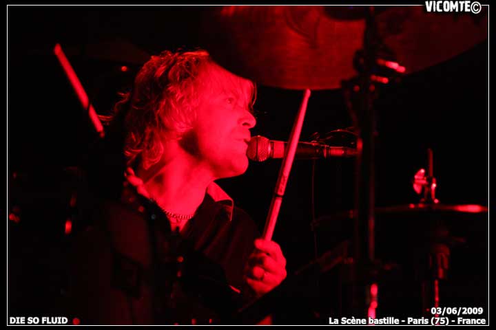 gal/DIE_SO_FLUID/2009-06-03_-_Scene_bastille/52.jpg