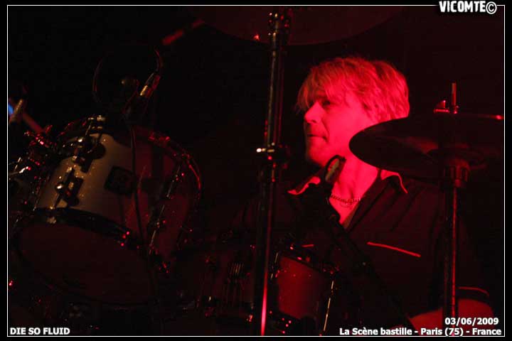 gal/DIE_SO_FLUID/2009-06-03_-_Scene_bastille/61.jpg
