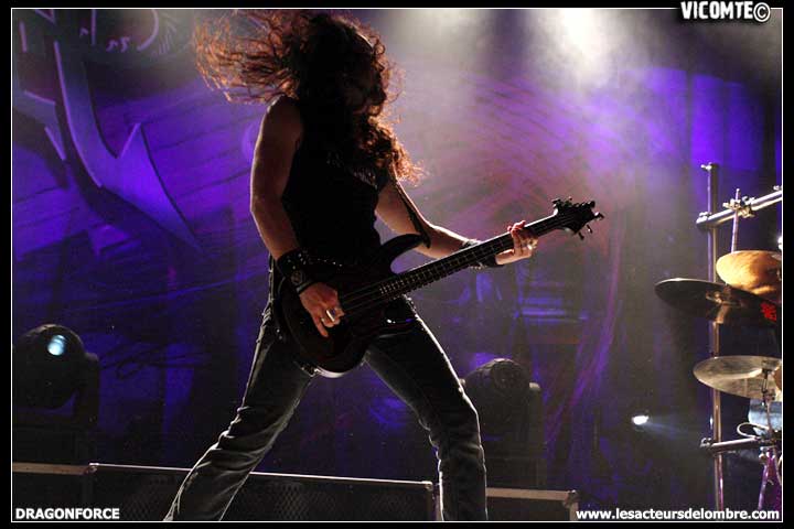 gal/DRAGONFORCE/2009-01-31_-_Elysee_montmartre/02.jpg