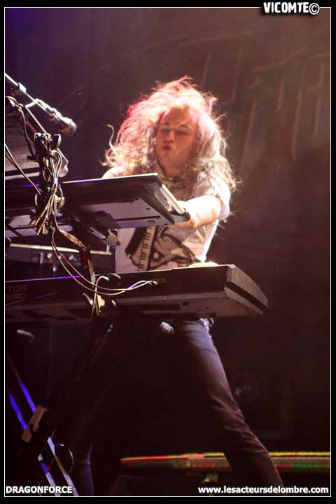 gal/DRAGONFORCE/2009-01-31_-_Elysee_montmartre/07.jpg