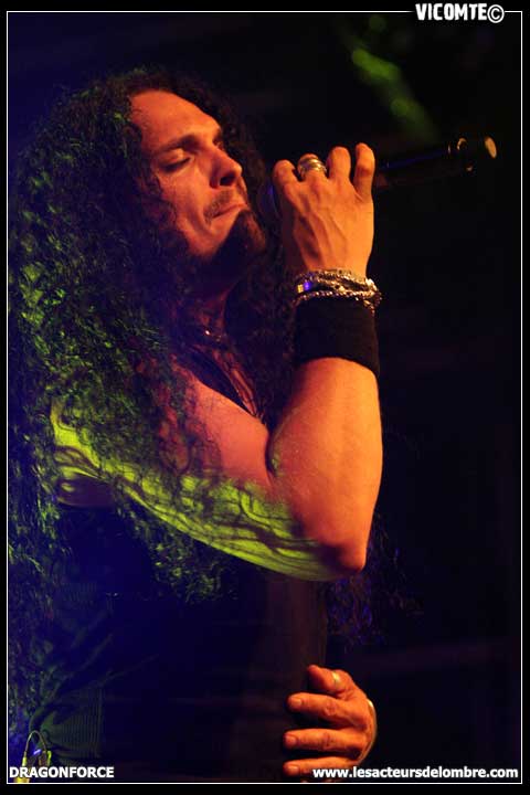gal/DRAGONFORCE/2009-01-31_-_Elysee_montmartre/17.jpg