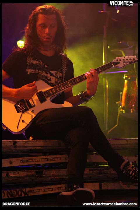 gal/DRAGONFORCE/2009-01-31_-_Elysee_montmartre/48.jpg