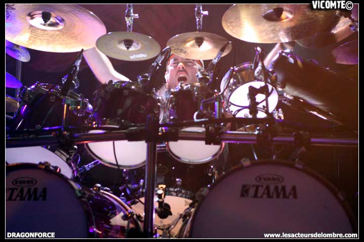 gal/DRAGONFORCE/2009-01-31_-_Elysee_montmartre/50.jpg