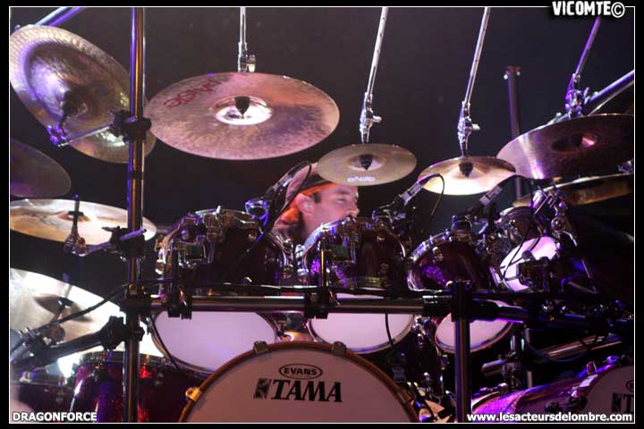gal/DRAGONFORCE/2009-01-31_-_Elysee_montmartre/59.jpg
