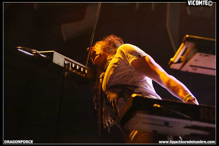 gal/DRAGONFORCE/2009-01-31_-_Elysee_montmartre/75.jpg