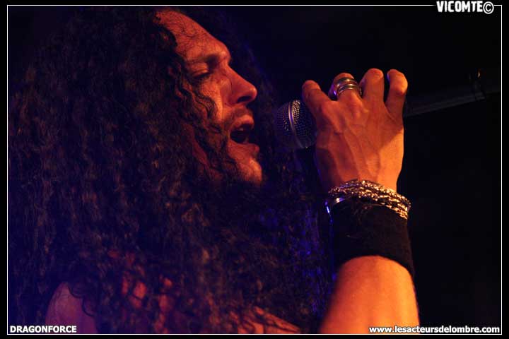 gal/DRAGONFORCE/2009-01-31_-_Elysee_montmartre/77.jpg