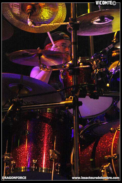 gal/DRAGONFORCE/2009-01-31_-_Elysee_montmartre/79.jpg