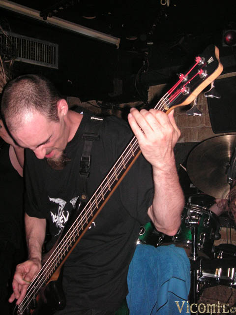 gal/DROWNING/2006-07-09_-_Le_Klub/72.jpg