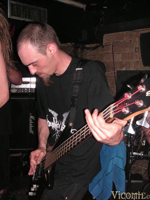 gal/DROWNING/2006-07-09_-_Le_Klub/89.jpg