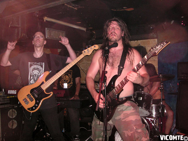 gal/EMBRYONIC_CELLS/2007-07-15_-_Le_Klub/09.jpg