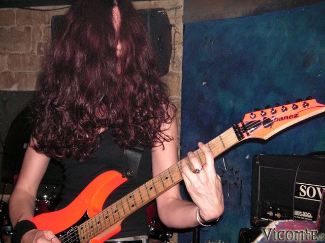gal/HYPNOSIS/2006-09-17_-_Le_Klub/68.jpg