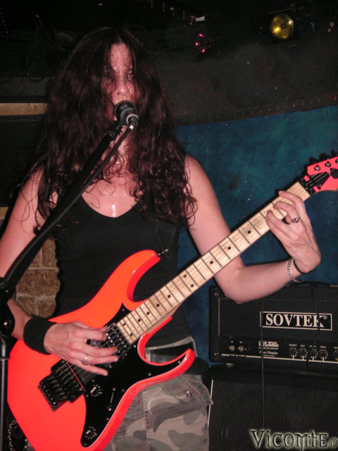 gal/HYPNOSIS/2006-09-17_-_Le_Klub/84.jpg