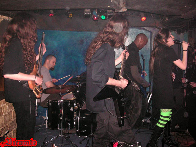 gal/KREPUSKULE/2006-03-26_-_Le_Klub/03.jpg