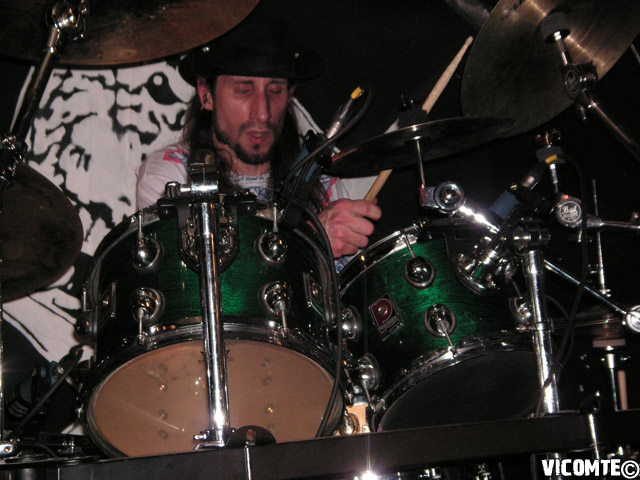 gal/LES_MOINEAUX_CARNIVORES/2008-01-25_-_Espace_B/08.jpg