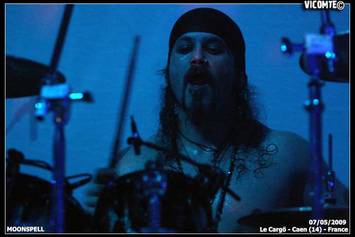gal/MOONSPELL/2009-05-07_-_Cargo/74.jpg