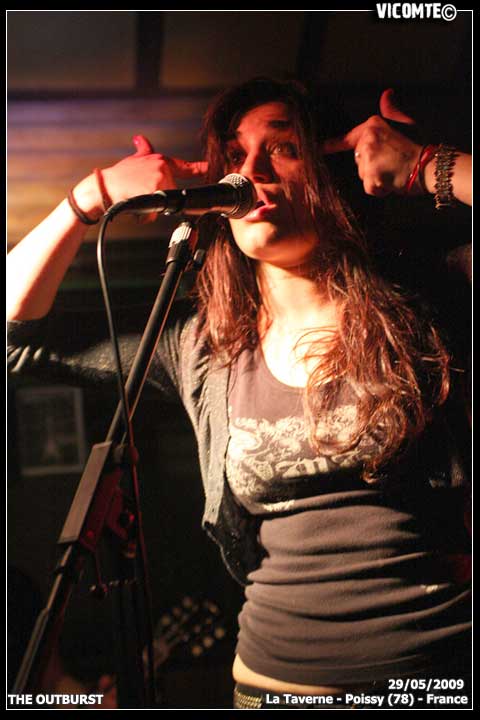 gal/THE_OUTBURST/2009-05-29_-_La_taverne/01.jpg