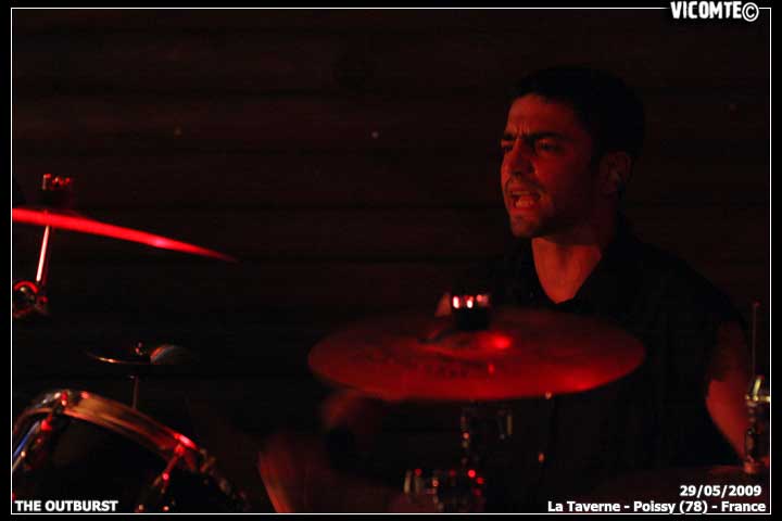 gal/THE_OUTBURST/2009-05-29_-_La_taverne/16.jpg