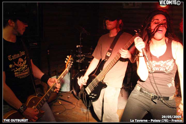 gal/THE_OUTBURST/2009-05-29_-_La_taverne/34.jpg