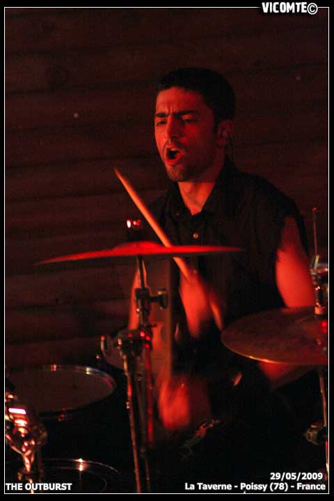 gal/THE_OUTBURST/2009-05-29_-_La_taverne/38.jpg